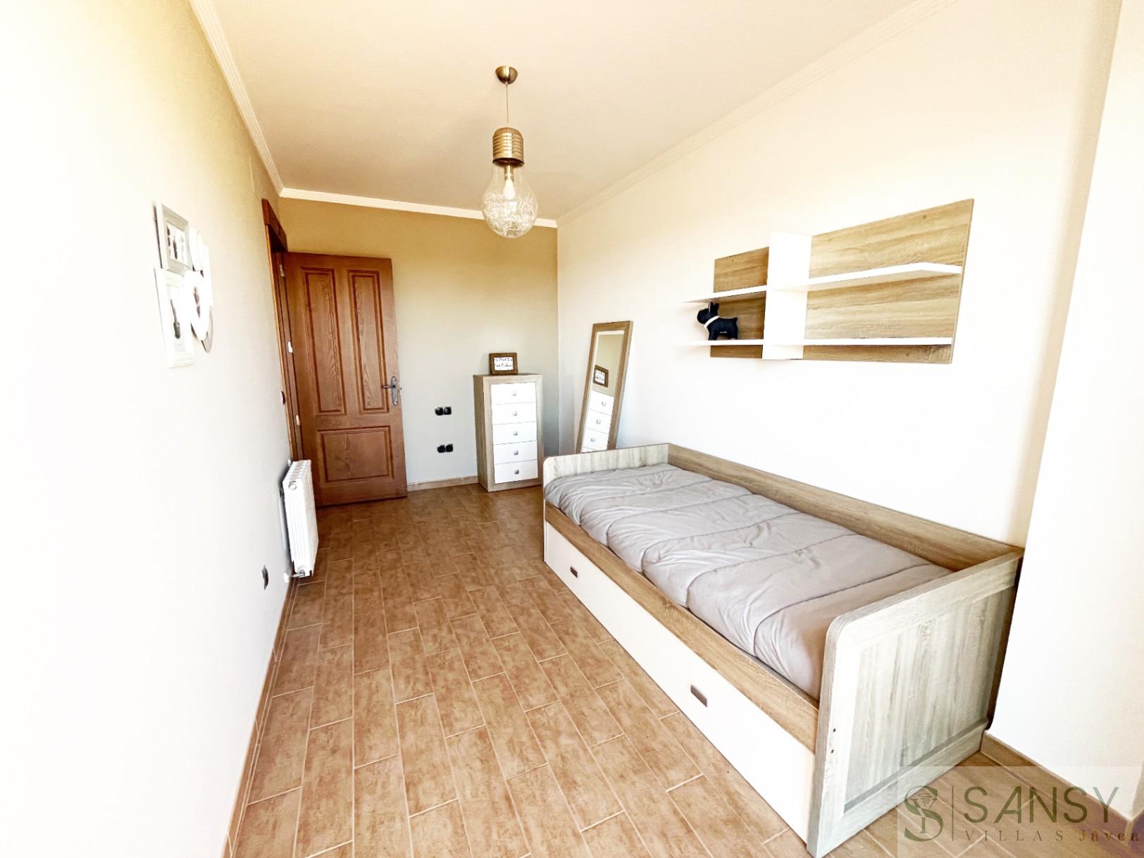 Venta de villa en Piles