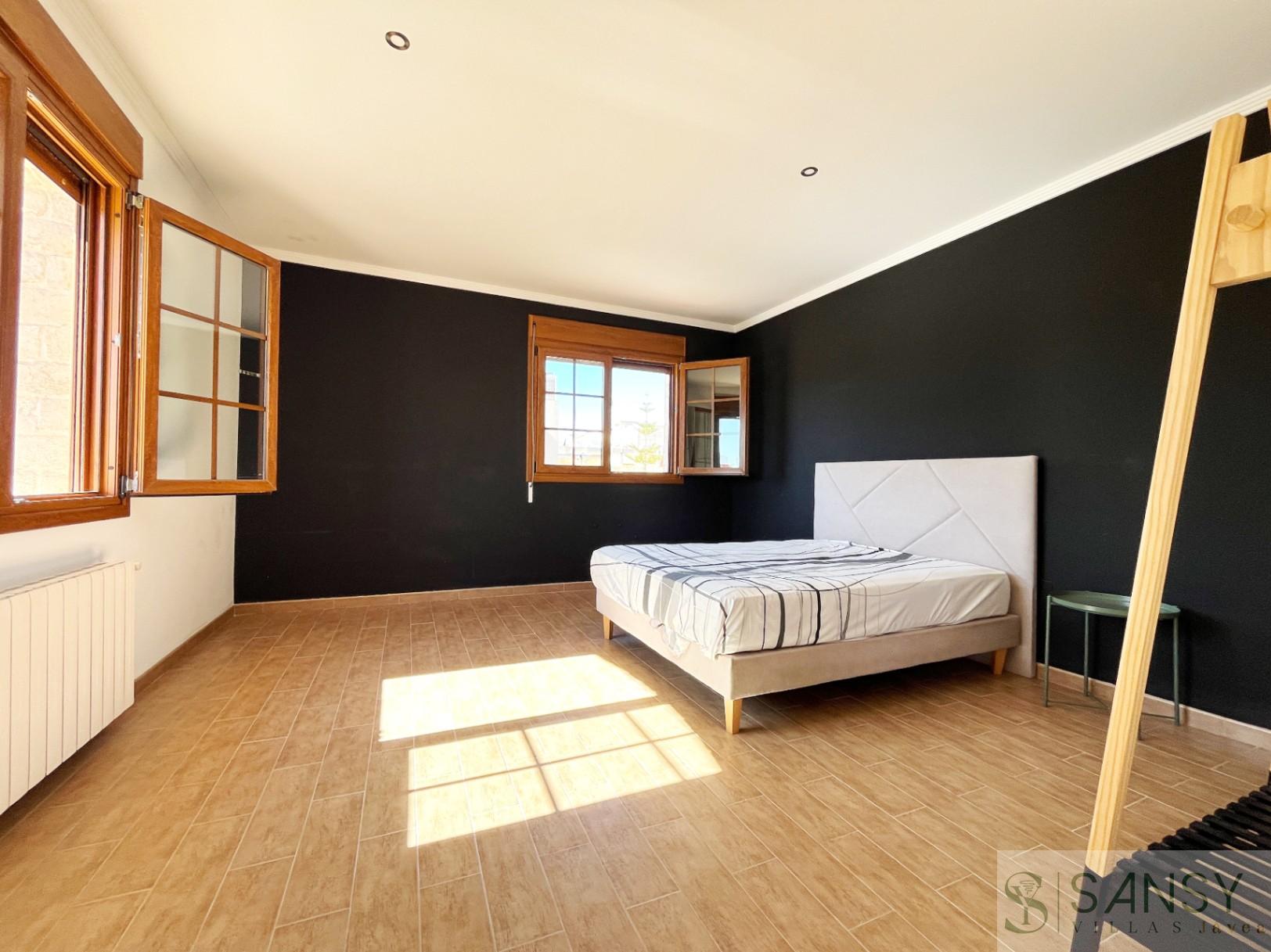 Venta de villa en Piles