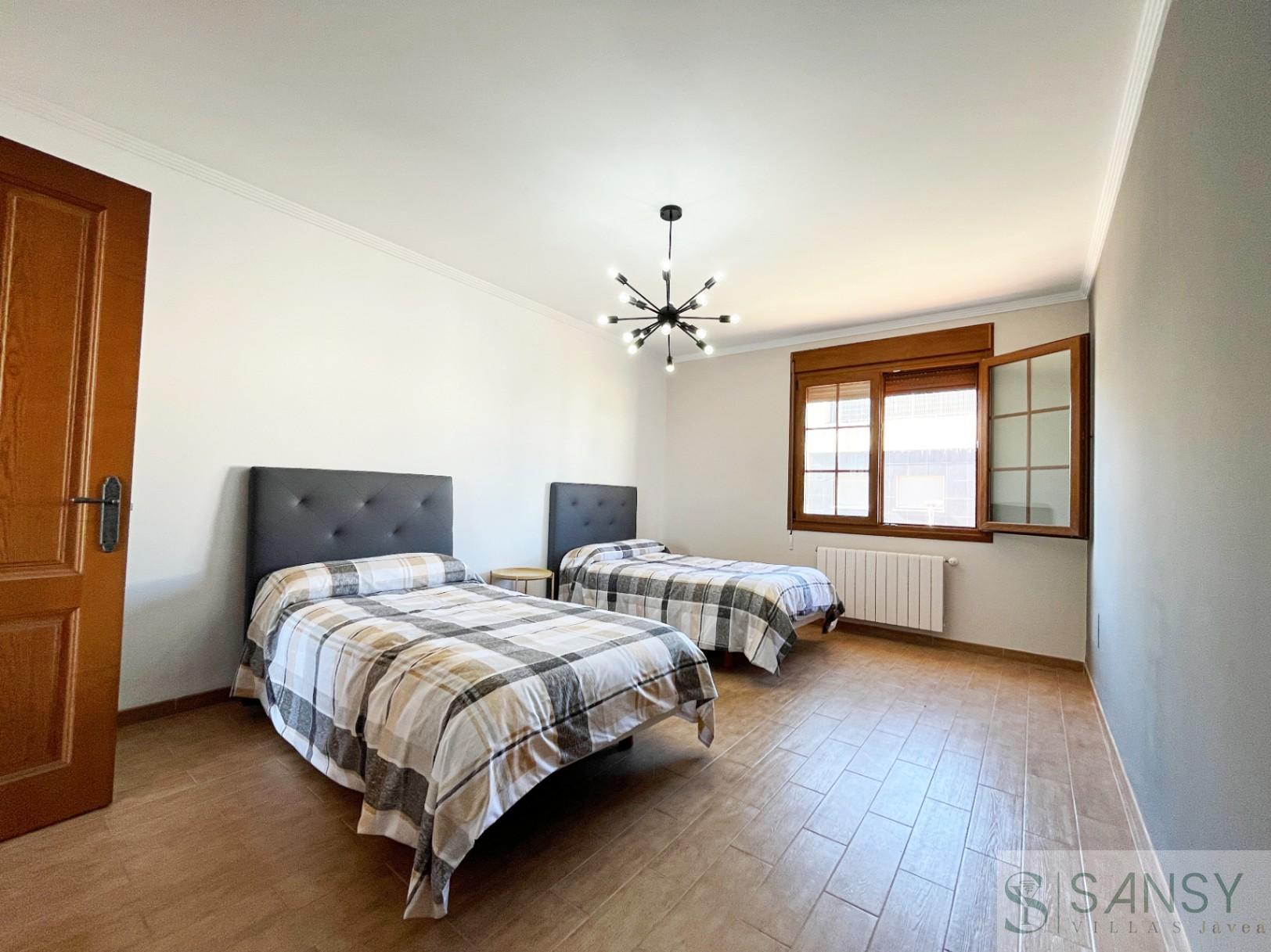 Venta de villa en Piles