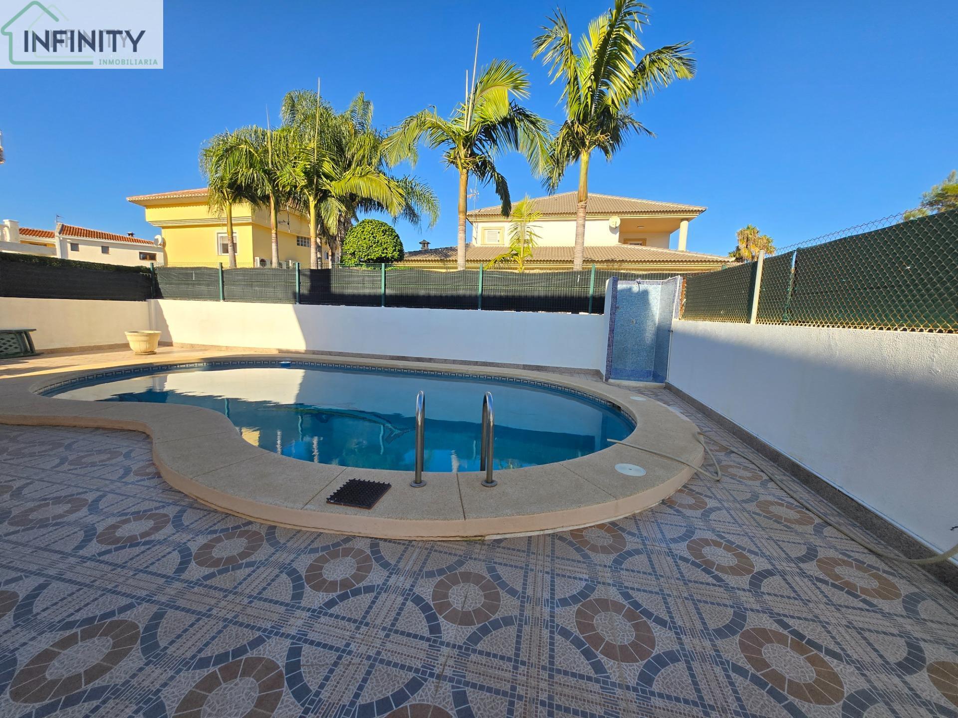 Venta de villa en Daimús