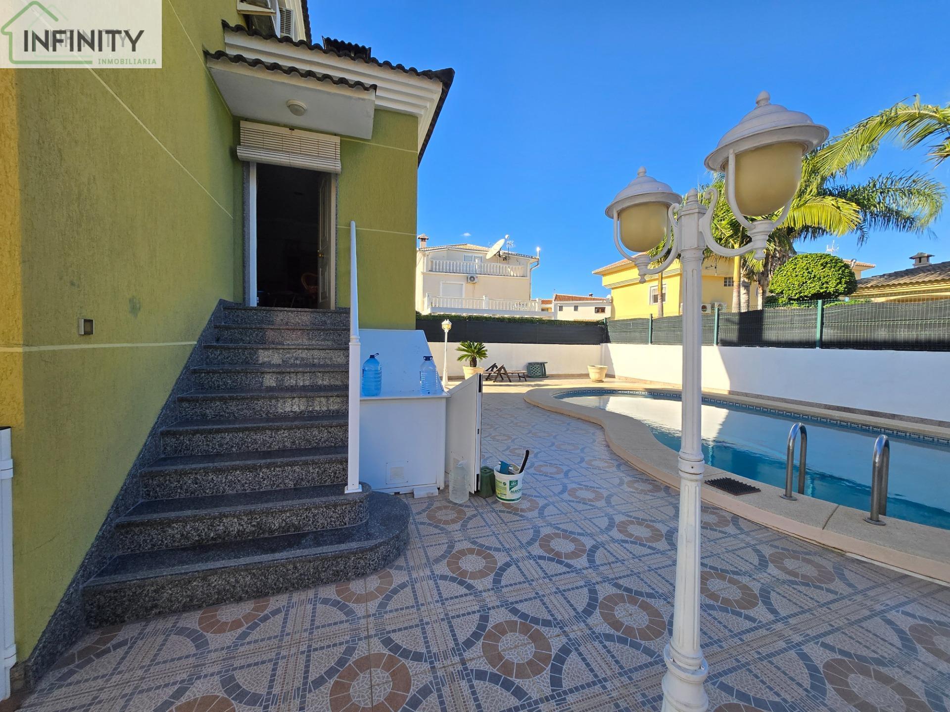 Venta de villa en Daimús