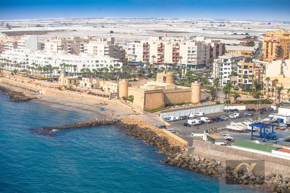 Venta de terreno en Roquetas de Mar