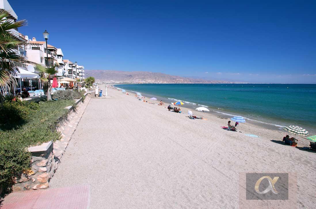 Venta de terreno en Roquetas de Mar