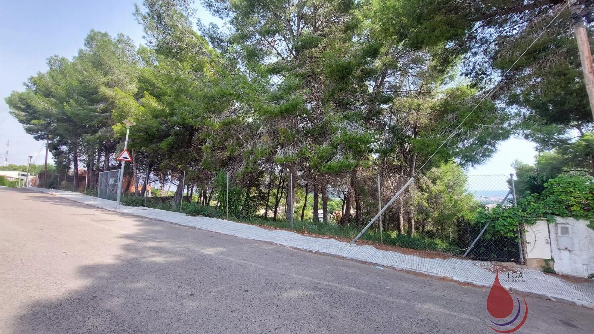 Venta de terreno en Coma - Ruga