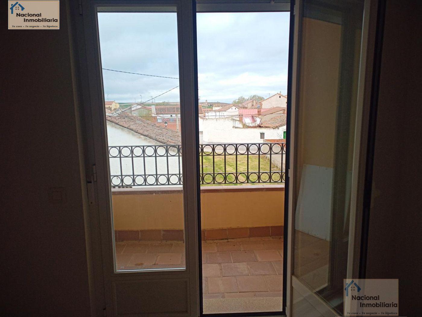 For sale of house in Velayos