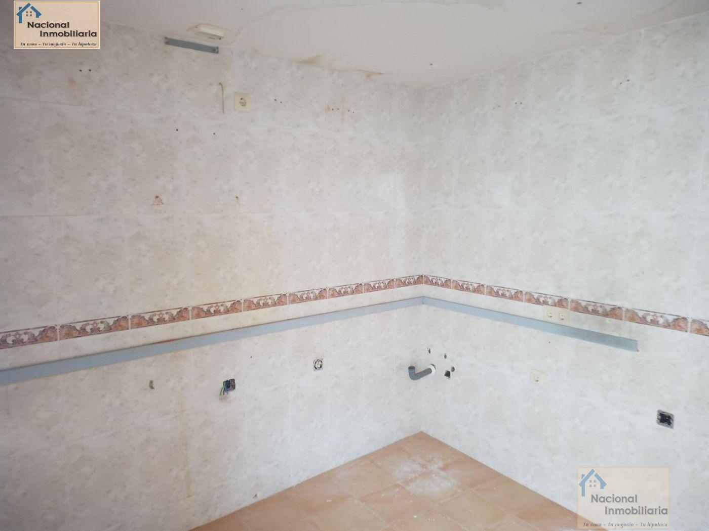 For sale of house in Velayos