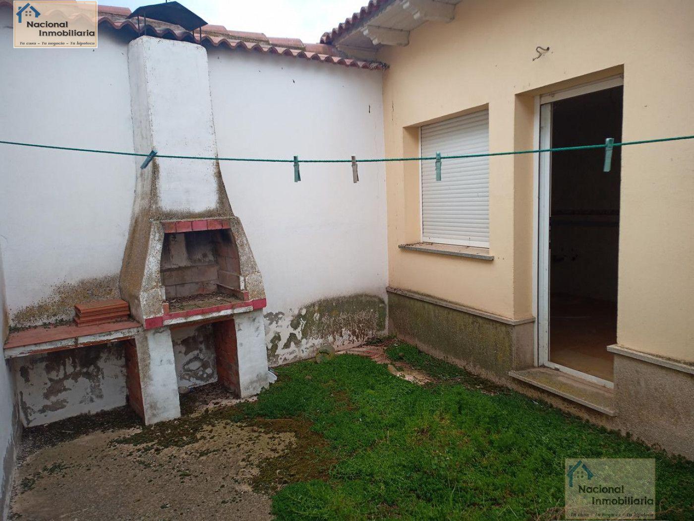 For sale of house in Velayos