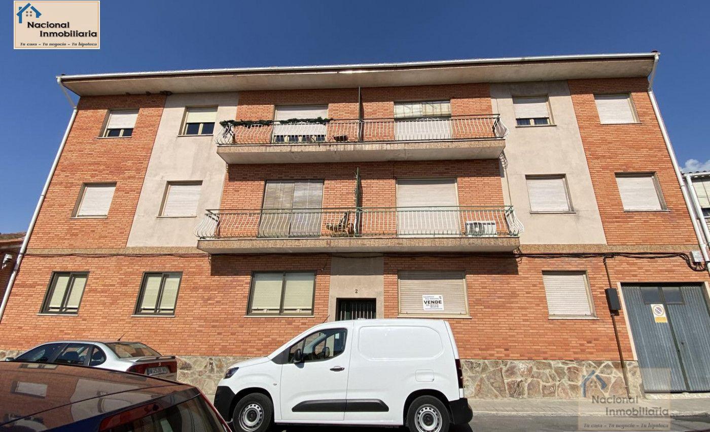 For sale of flat in Nava de la Asuncion