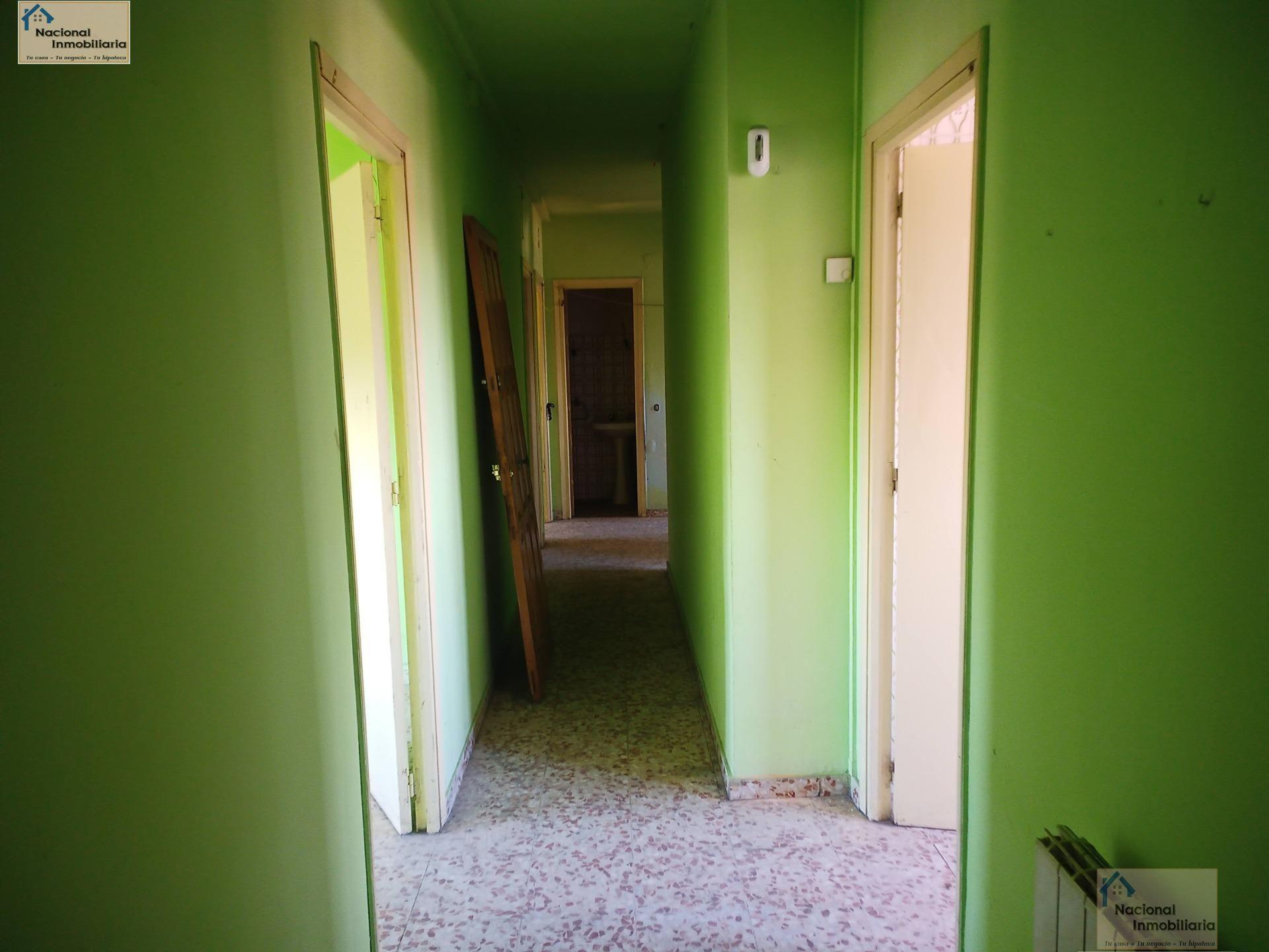 For sale of flat in Nava de la Asuncion