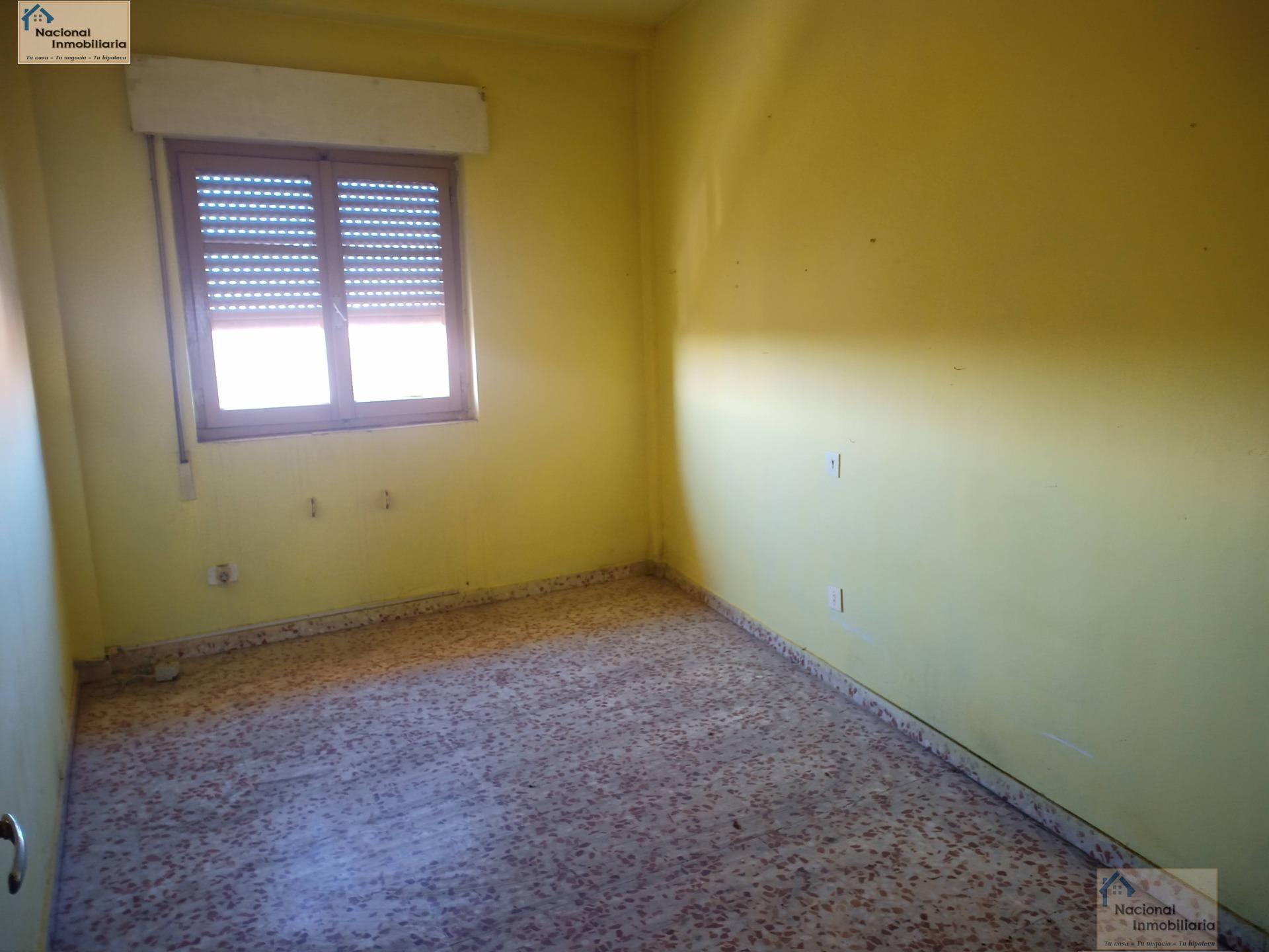 For sale of flat in Nava de la Asuncion