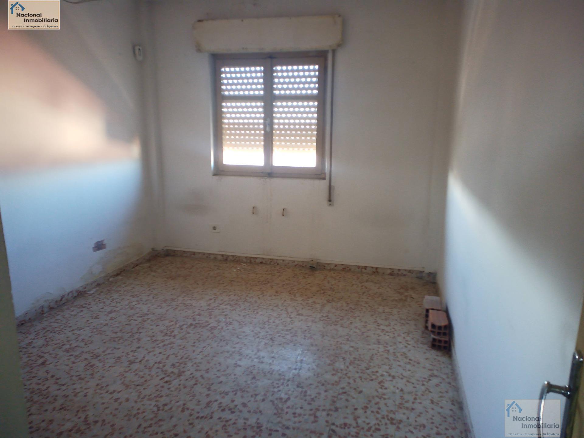 For sale of flat in Nava de la Asuncion