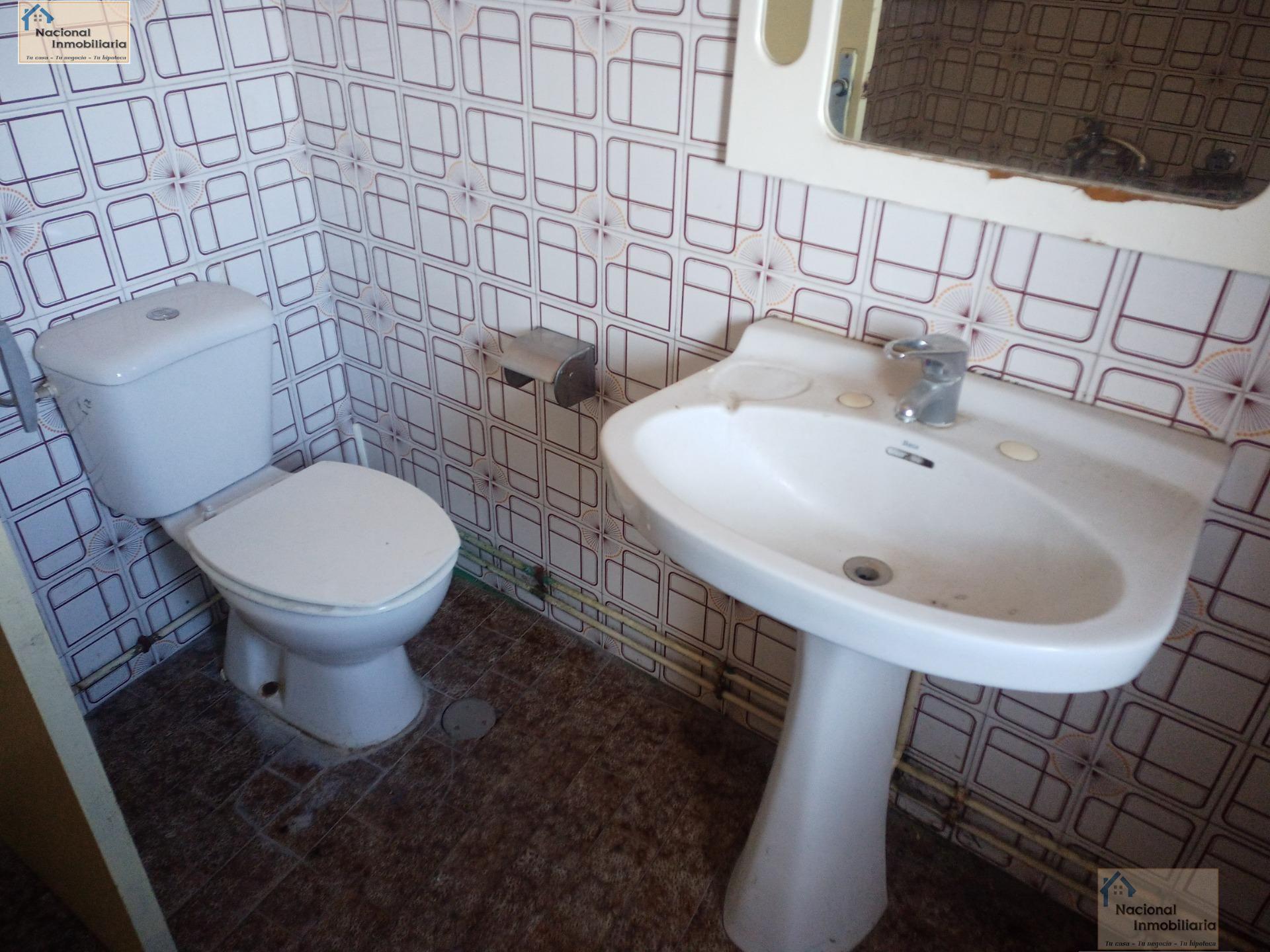 For sale of flat in Nava de la Asuncion