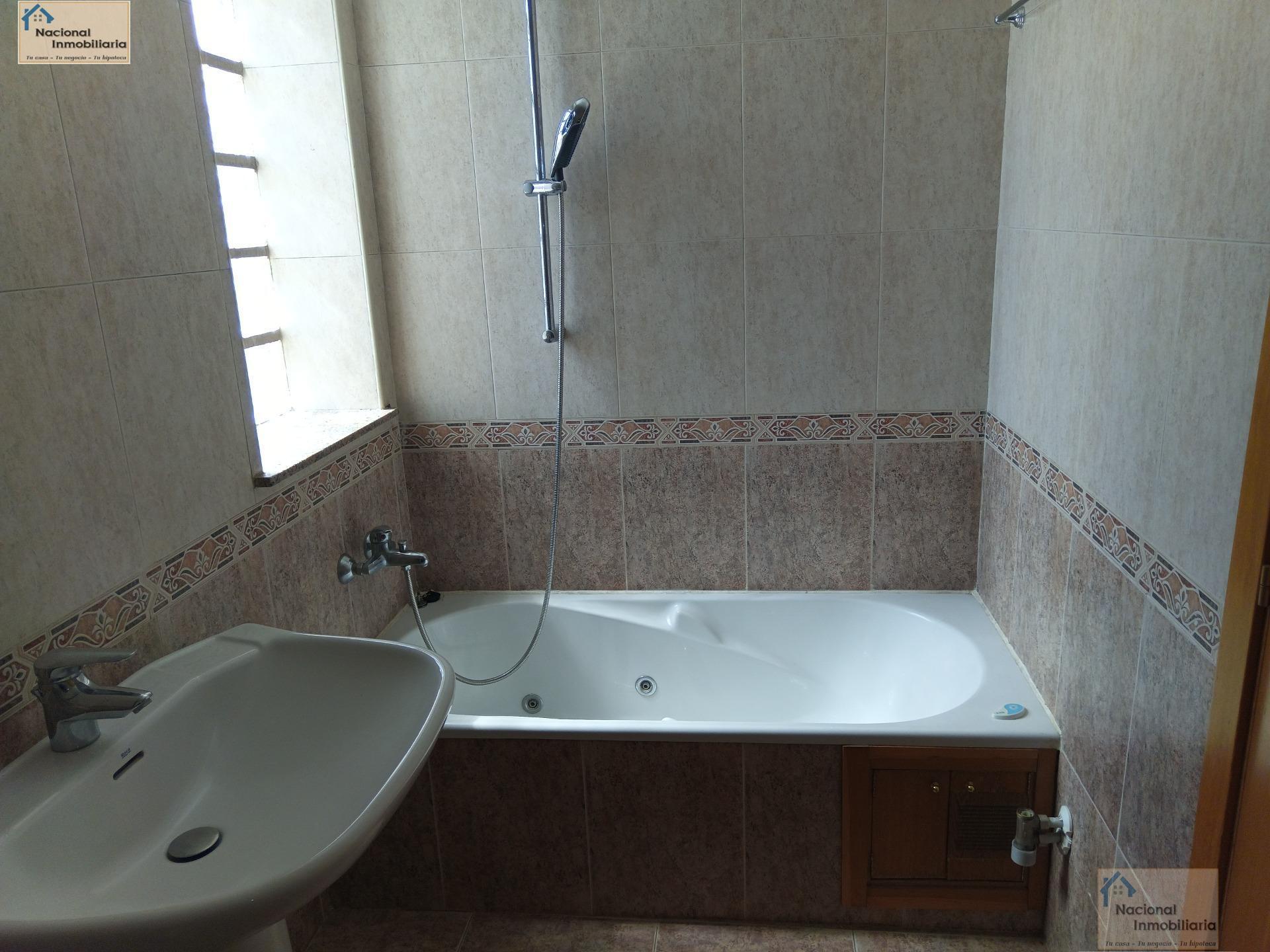 For sale of house in Babilafuente