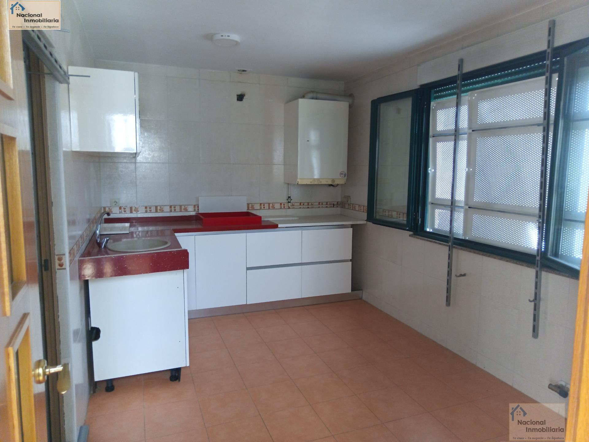 For sale of house in Babilafuente