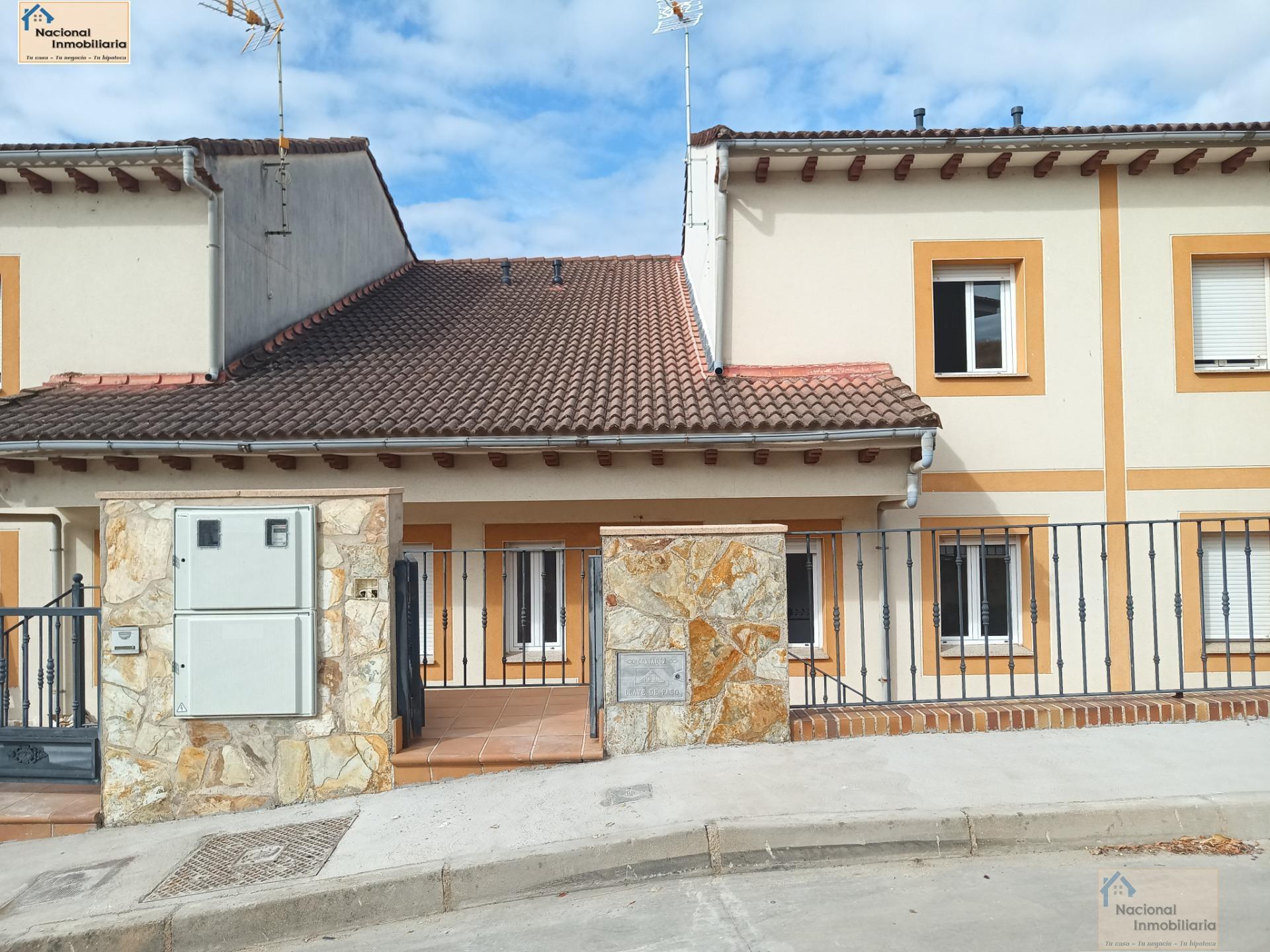 For sale of house in Arenas de San Pedro