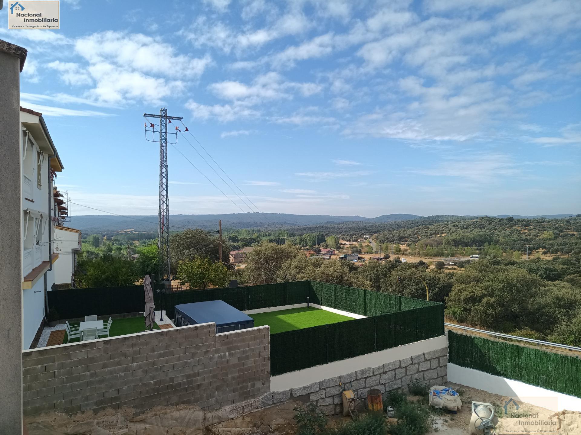 For sale of house in Arenas de San Pedro