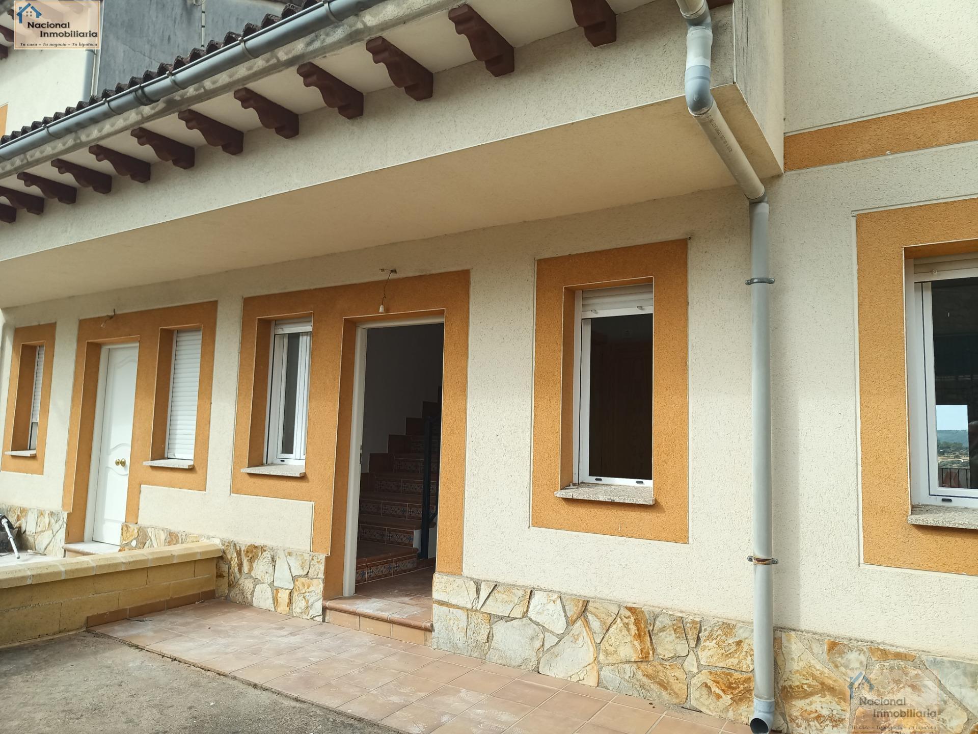 For sale of house in Arenas de San Pedro