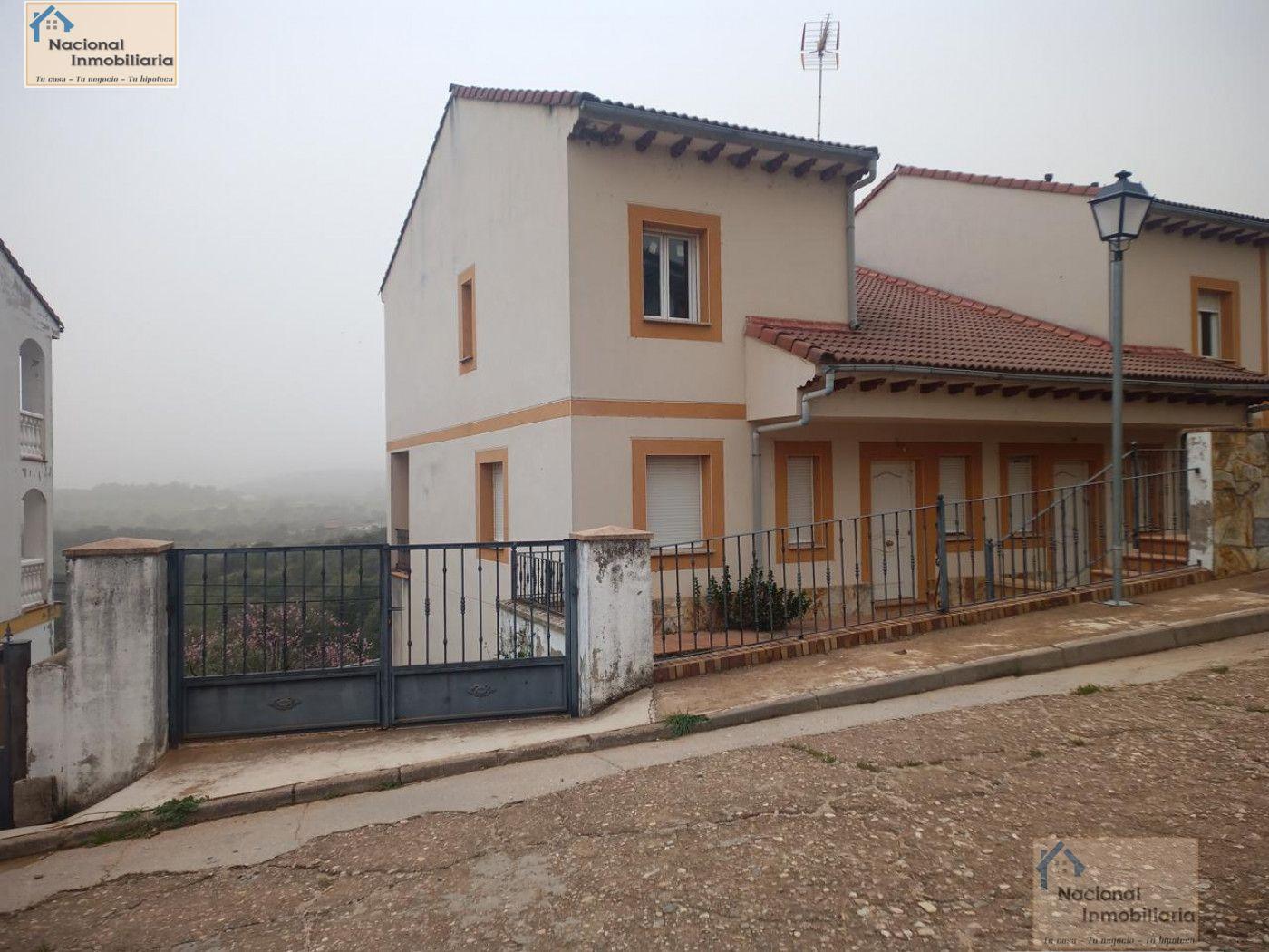 For sale of house in Arenas de San Pedro