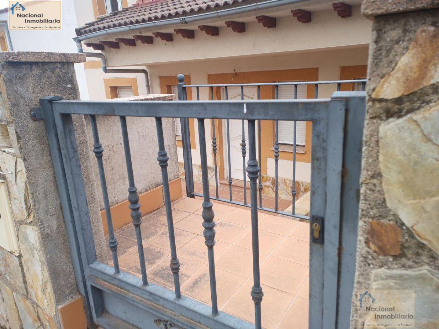 For sale of house in Arenas de San Pedro