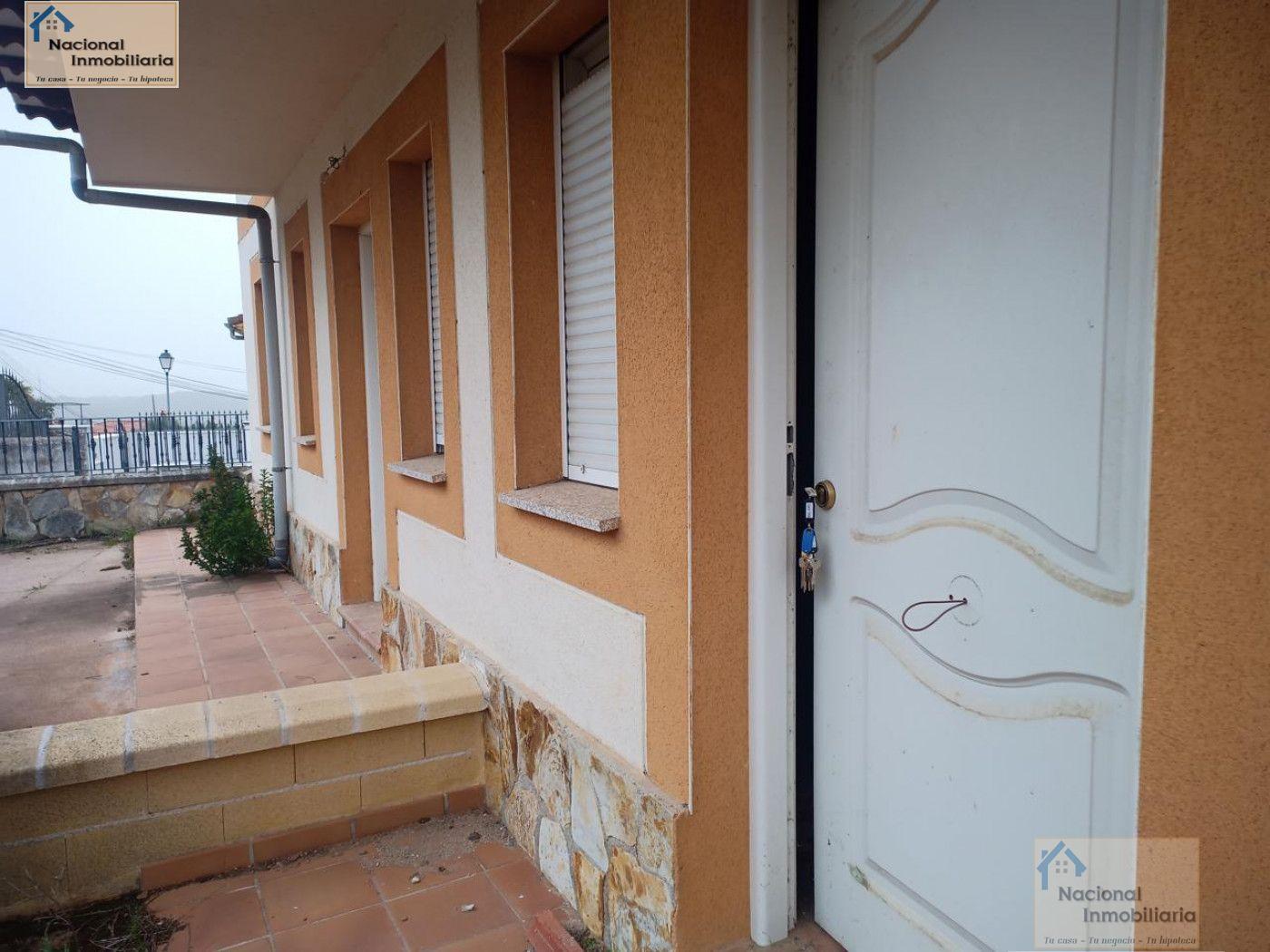 For sale of house in Arenas de San Pedro