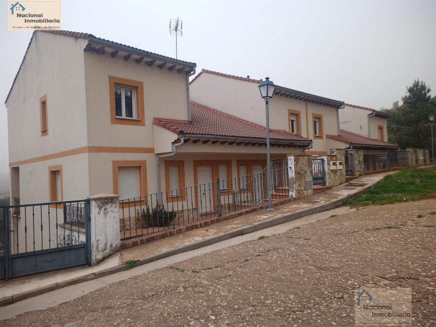 For sale of house in Arenas de San Pedro