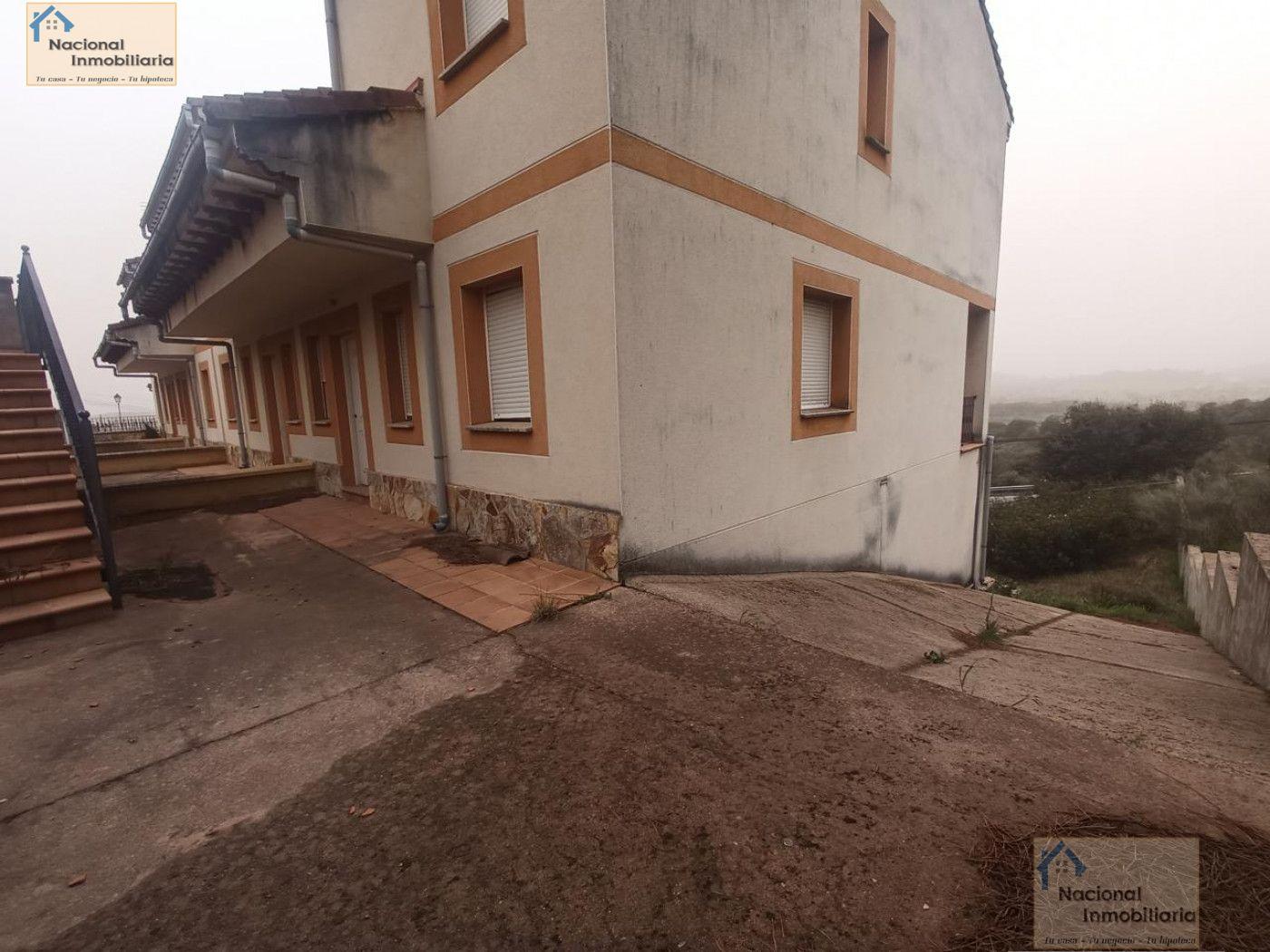 For sale of house in Arenas de San Pedro