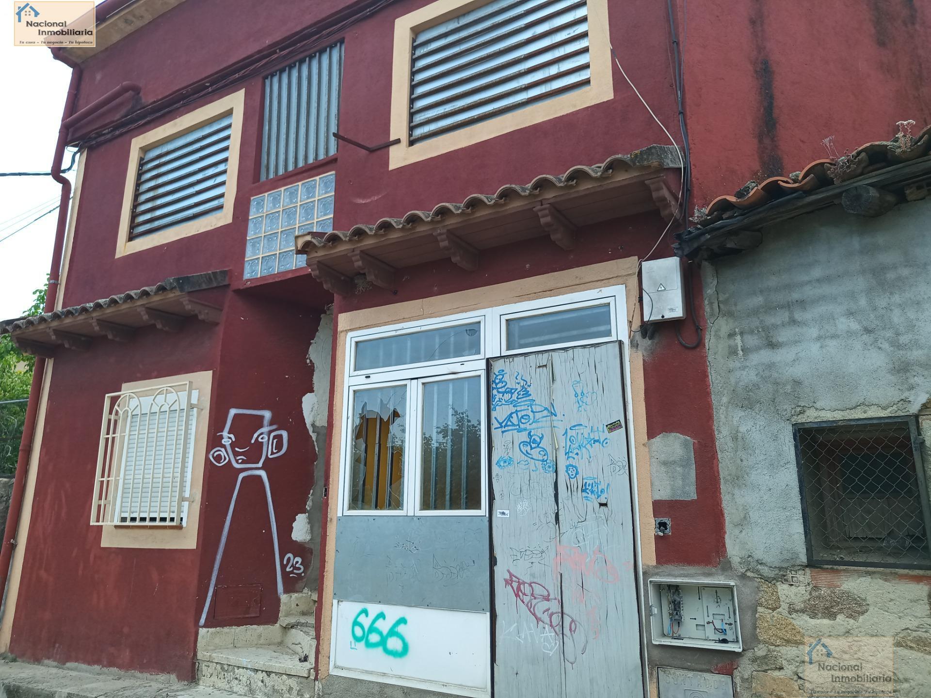 For sale of house in La Adrada