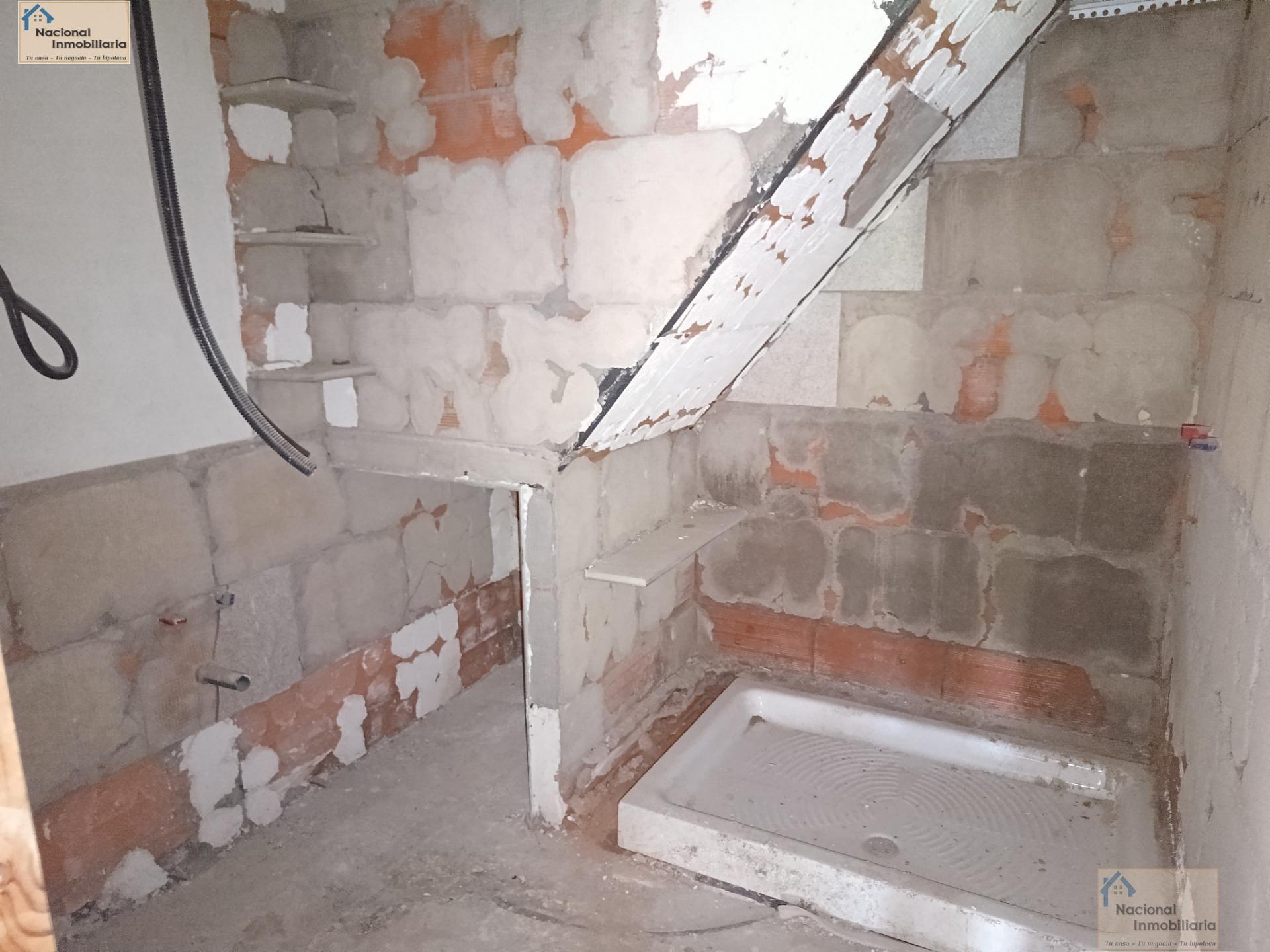 For sale of house in La Adrada