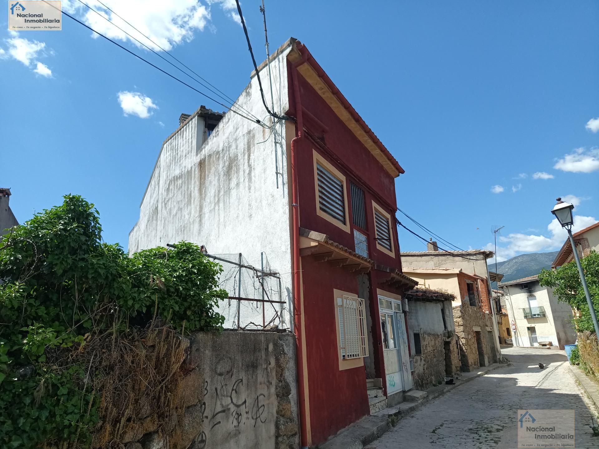 For sale of house in La Adrada