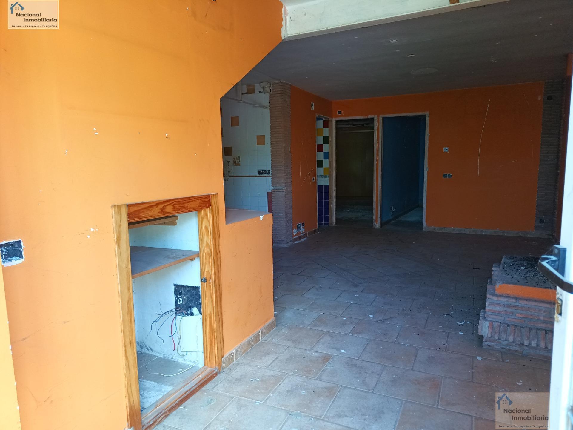 For sale of house in La Adrada