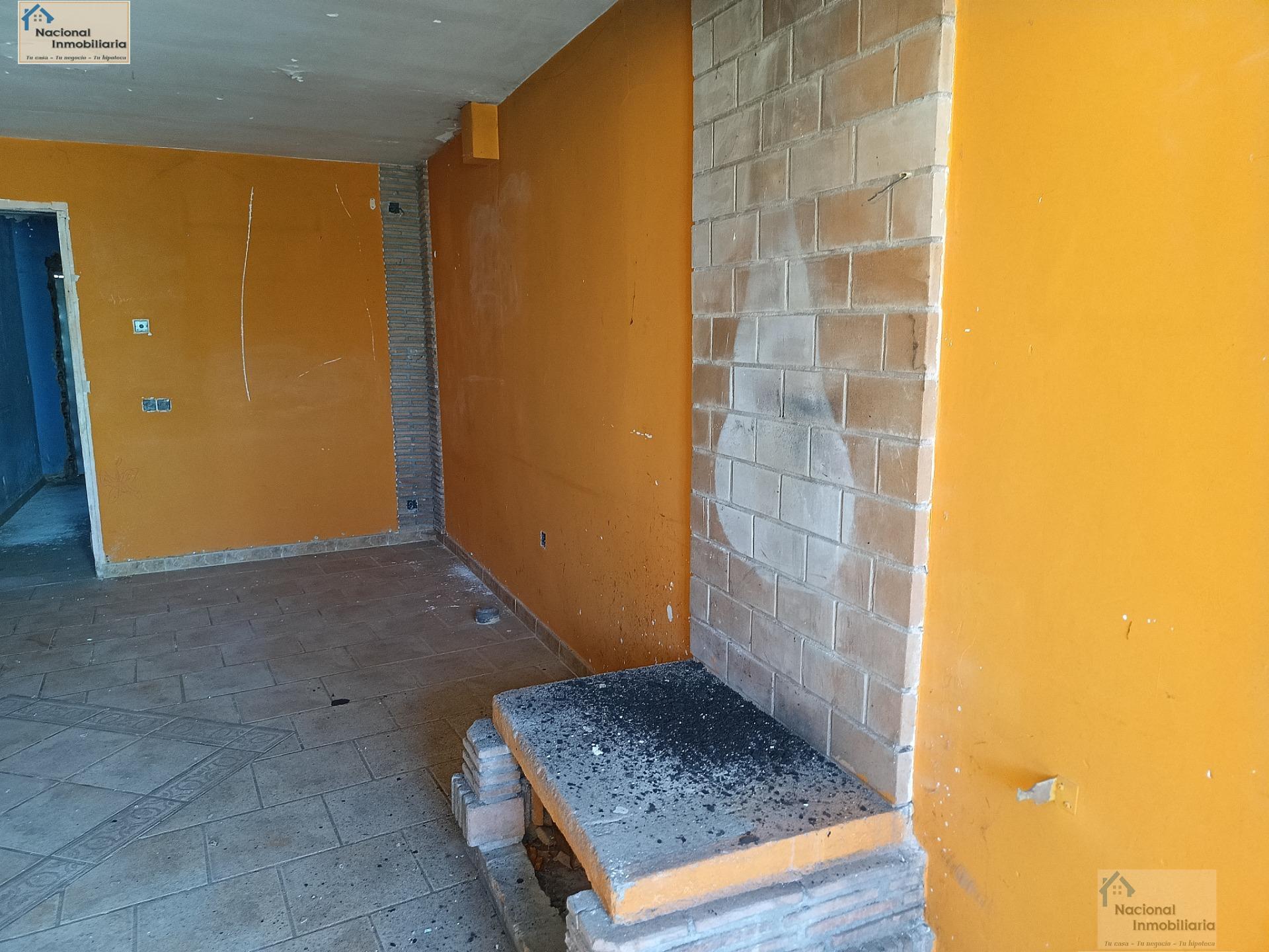 For sale of house in La Adrada