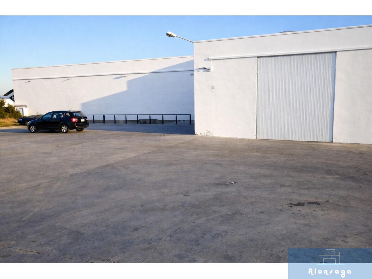 Venta de nave en Conil