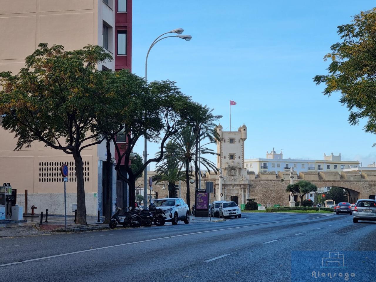 Venta de local en Cádiz