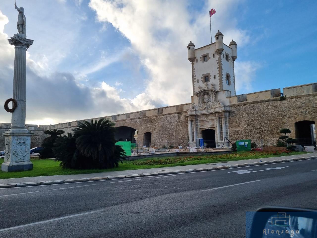Venta de local en Cádiz